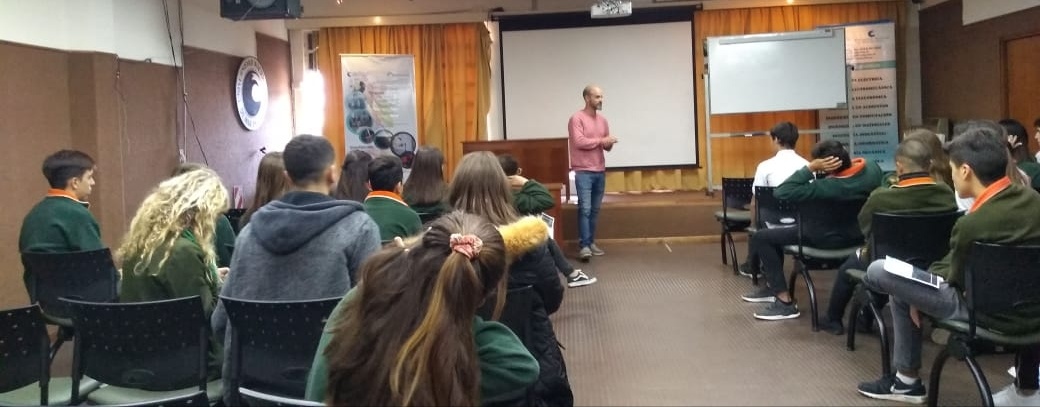 Escuelas Secundarias Visitan La Facultad De Ingenieria